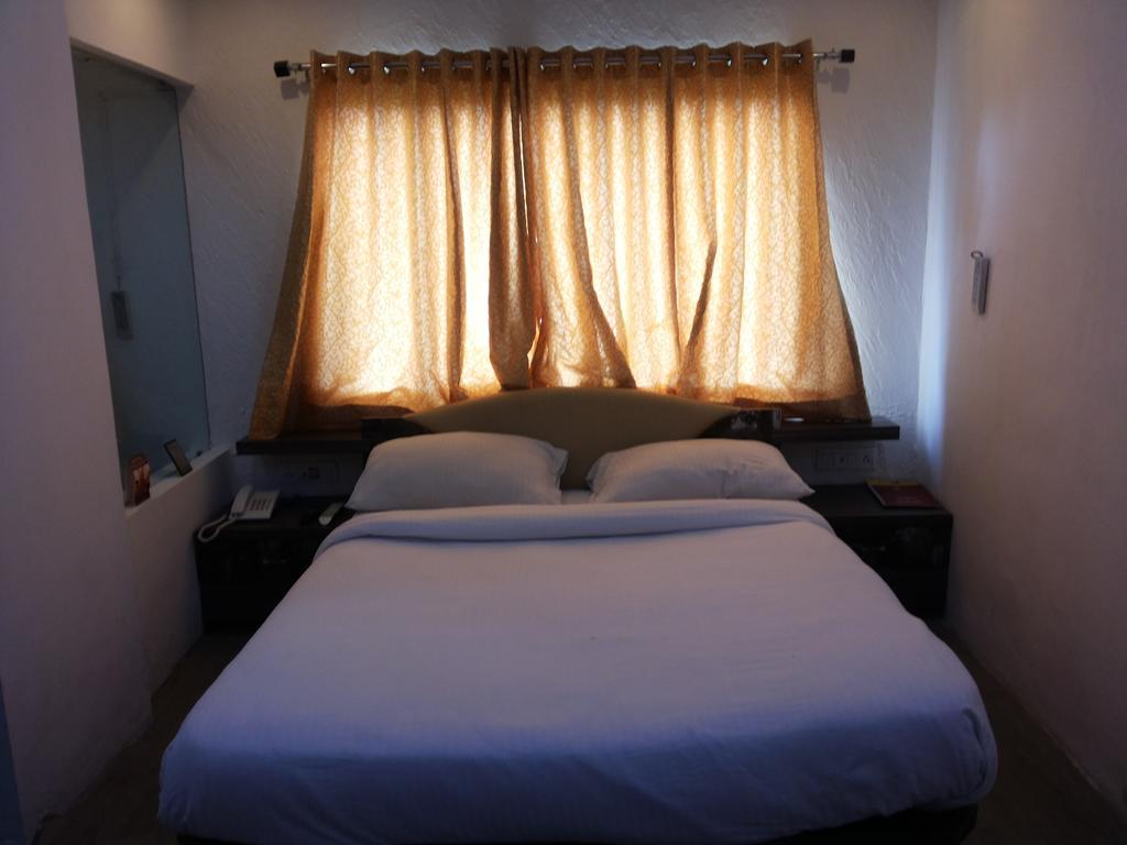 Hotel Kanchan Tilak Indore Exterior photo